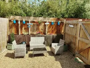 *Close to Beach* One Bedroom Suite with Parking