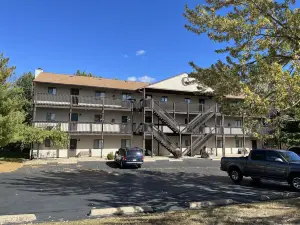 Cozy and Clean Mark Twain Lake/Jellystone Park Condominium