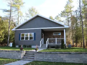 Cozy lakefront cottage with beach.