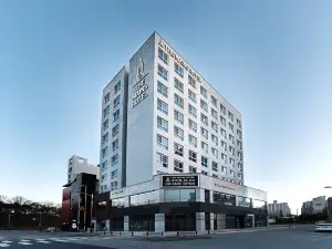 The Mains Hotel