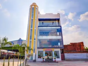 Hotel the Grand Bhavya Palace