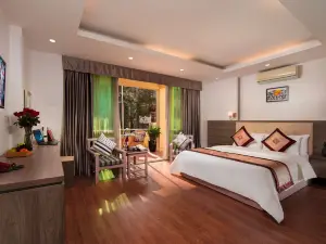 Van Mieu Hotel