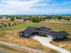 Luxury Home with Spectacular Rocky Mountain Views!