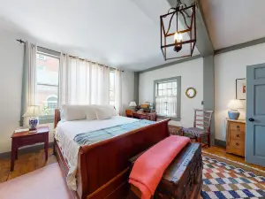 Riverfront condo w/ deck overlooking the water - steps to dining & shopping