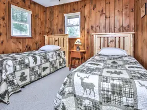 Stunning Kitchen and Exquisite Lakefront Access - Charming Haven