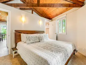 Ski-in/ski-out roundhouse with ski slope access and streaming services