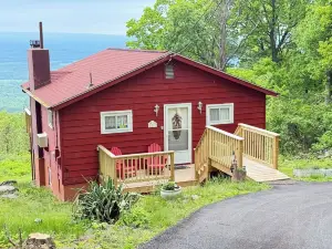 Mt top Cabin/ Hot Tub/ breathtaking views