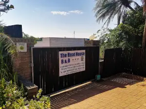 Boathouse Bed & Biscuit - Lower Deck