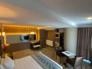 Yucel Hotel