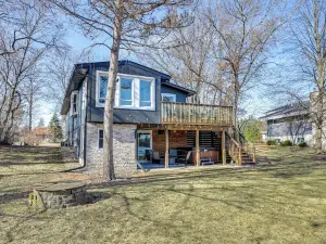 Boat Dock, Hot Tub & Deck: Lakefront Nekoosa Home!