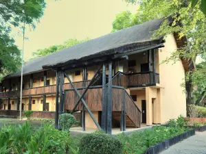 Cresta Riley's Hotel