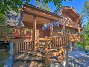 Wild Huckleberry Alpine Cabin Fireplace and Deck!