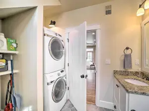 Carlton Landing Home Walk to Lake and Parks!