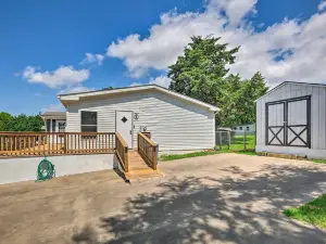 Cedar Creek Lake Access: Retreat w/ Deck