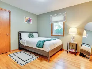 Spacious Cottage Grove Haven Near Downtown St Paul
