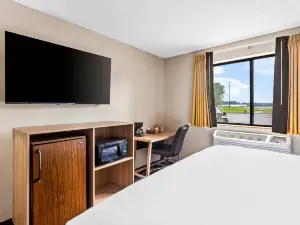 Quality Inn & Suites Howe - Sturgis