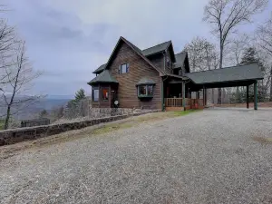 Peaceful Horizons - Views, Wifi, Pool Table, Hot Tub, Spa Tub by Redawning