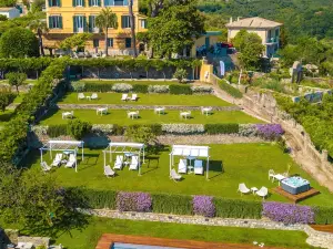 Villa Riviera Resort
