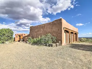 Santa Fe Retreat w/ Majestic Mountain Views!