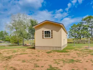Near Parks & Lakes: Pet-Friendly Winnie Cottage