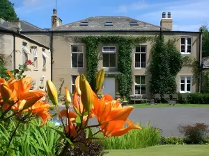 Hedgefield House
