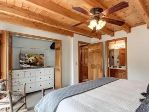 Wanderers Den - Peaceful Mountain Views Wifi and Homey Comforts