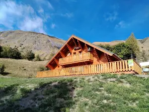 New, traditional chalet in this mountain village at the foot of the Alps.