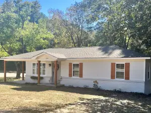 Southern Charm 2 - July -August Summer Sale!!  7 Mins to Downtown!