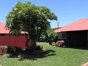 Plantation Style cottage short walk to beach and town Permit STPH2013/0004
