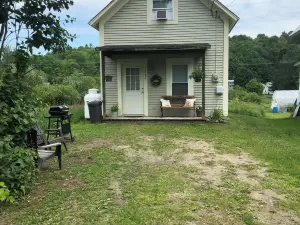 Sweet Escape Cottage on River