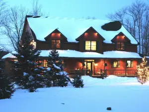 Woodland Trails Lodge on 130 acres with ponds and miles of private trails