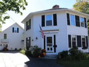 Pressey House Lakeside Bed & Breakfast