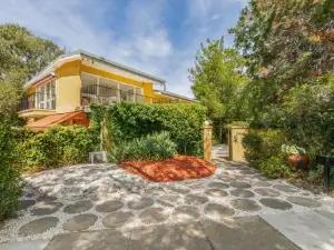 Sunlit Upstairs Suite with Hot Tub & Garden Surrounds