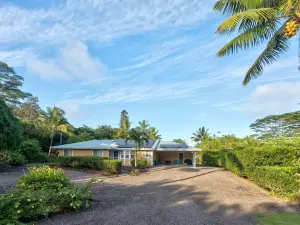 Hale O Makani 3 Bedroom Home by RedAwning