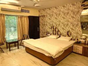 Royal Palms Luxury Service Apartment