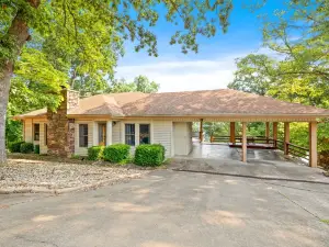 Direct Lake Access and Private Dock - Spacious and Exquisite Retreat