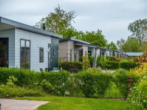 Modern Chalet with Dishwasher Near the Markermeer