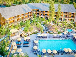 Rush Creek Lodge at Yosemite