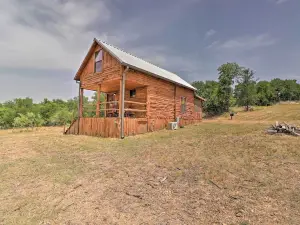 Chic Thorndale Cabin w/ Fire Pit & Paddleboat!