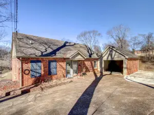 บ้านน้ำของฟลอเรนซ์ที่มีท่าเรือส่วนตัว!