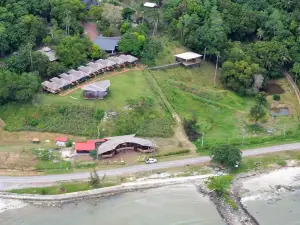 9 Huts on a Hill