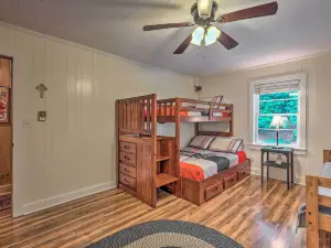 Roaring Gap Retreat with Fire Pit Near Hiking!