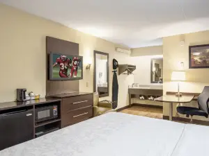 レッド ルーフ イン プラス + ユニバーシティ アット バッファロー - アマースト