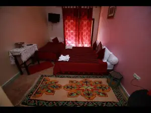Triple Room in Lovely Guesthouse - Atlas View