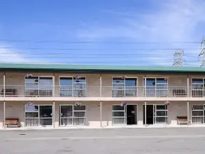 Racecourse Hotel and Motor Lodge
