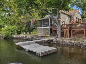 Beautiful Lakeside Milford Family Home and Deck