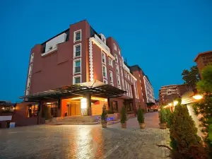 Ramada Hotel & Suites by Wyndham Bucharest North