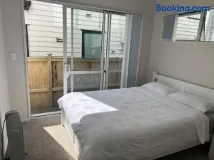 Private Ensuite for Singles or Couples