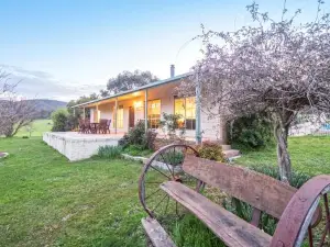 Hillview & Stringybark, Halls on Falls Homestead