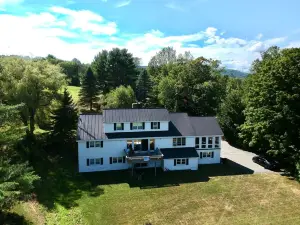 5 Bedroom Home with Views of Quechee